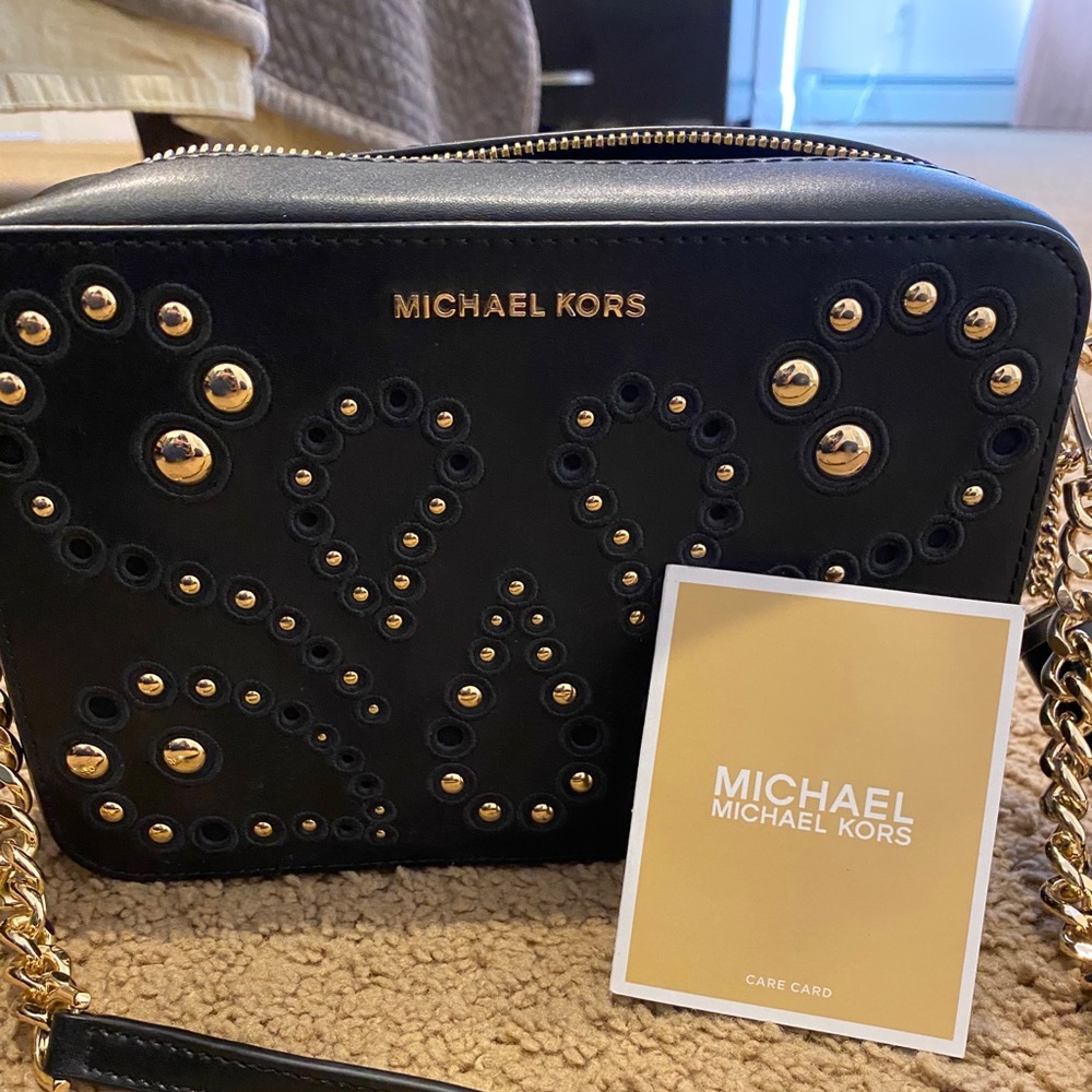 MK like new crossbody very stylish bag